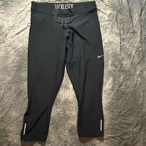 Black Nike Cropped/capri Tights/Leggings Size Large